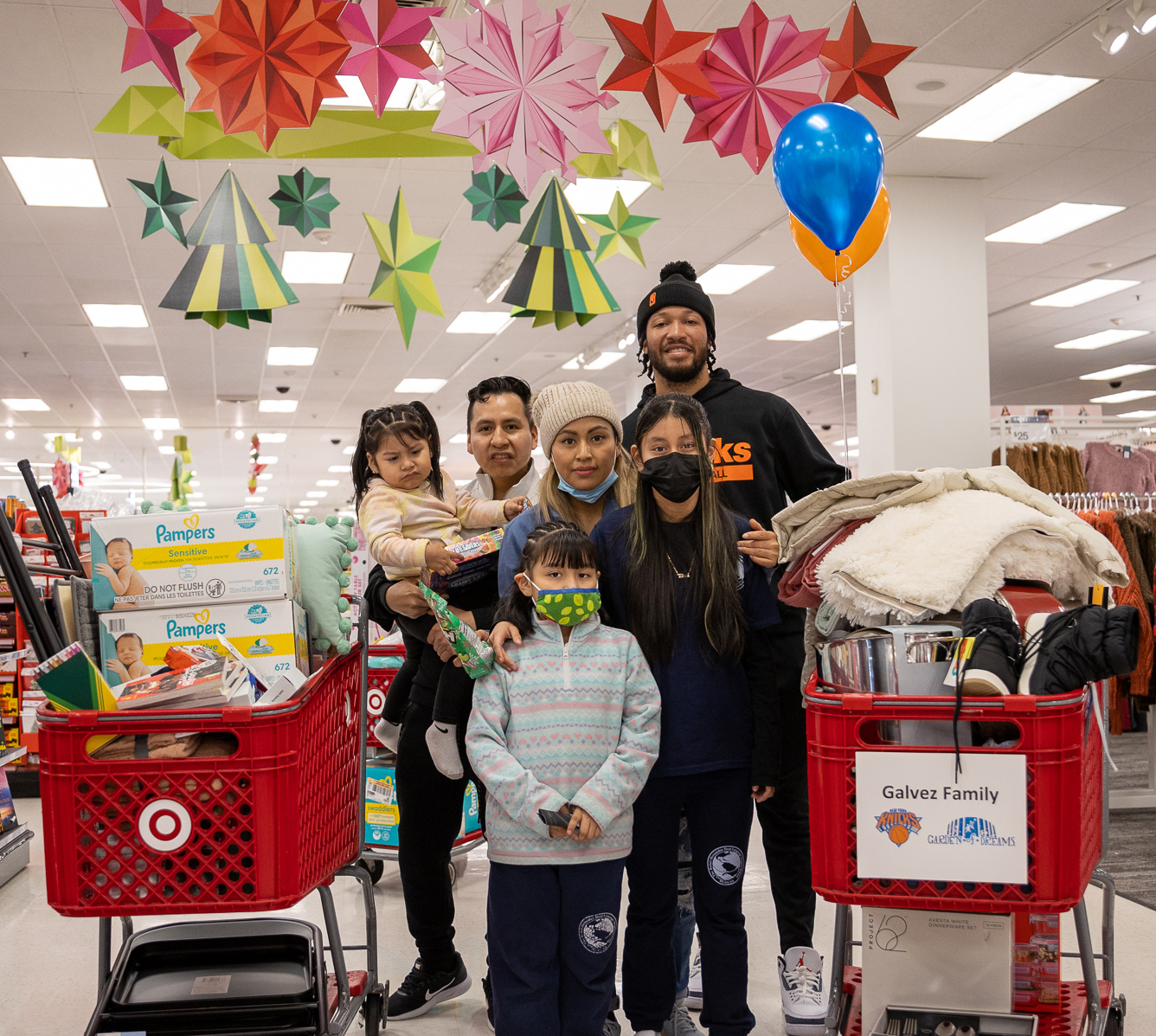 Jalen Brunson surprises Bronx families with holiday shopping spree